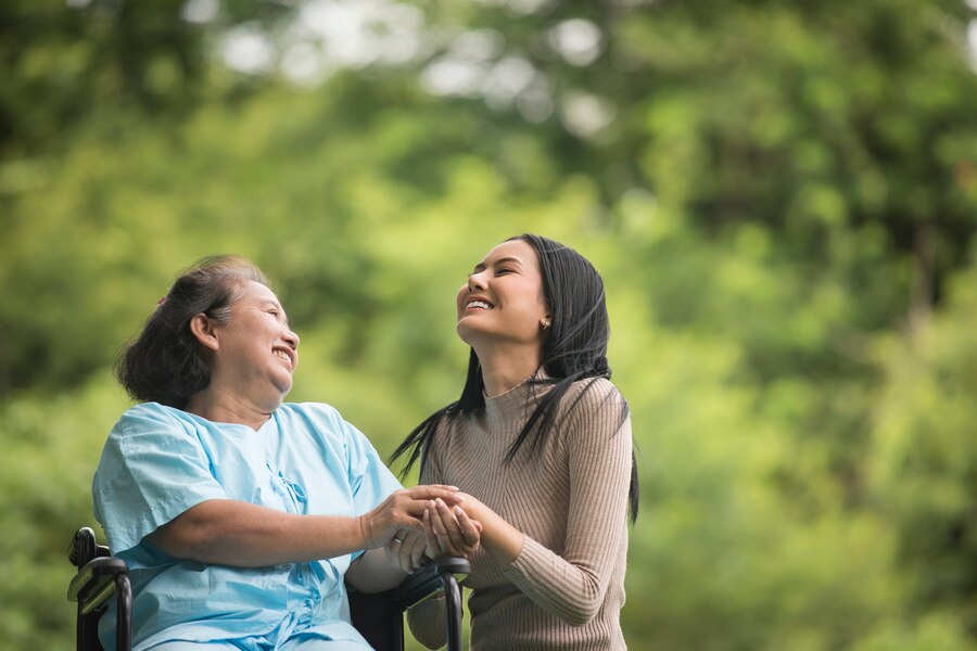 caregiver untuk lansia
